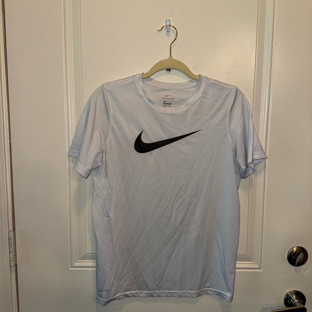 Nike boys Gray T-Shirt with Black Logo